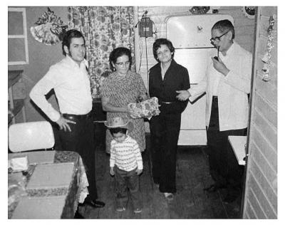 more/Family_1940s-1980s/figueroa1.jpg