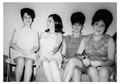 more/Family_1940s-1980s/girlfriends.jpg