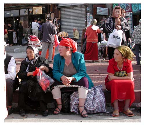 Urumqi_3sittingladies